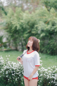 两个女孩打赌输了